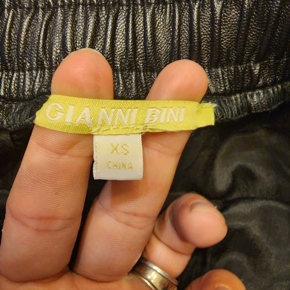 Gianni Bini Size XS sequin mini skirt. - Picture 3 of 6